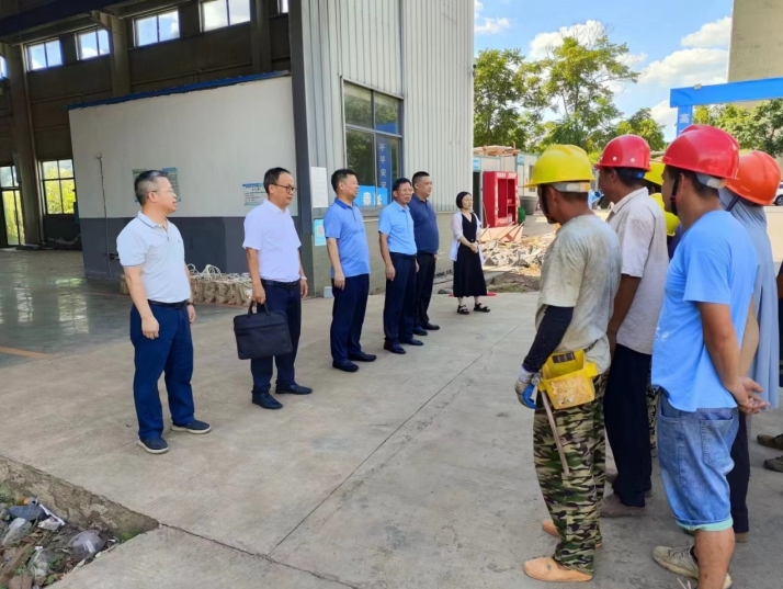 夏日送清凉，关怀暖人心