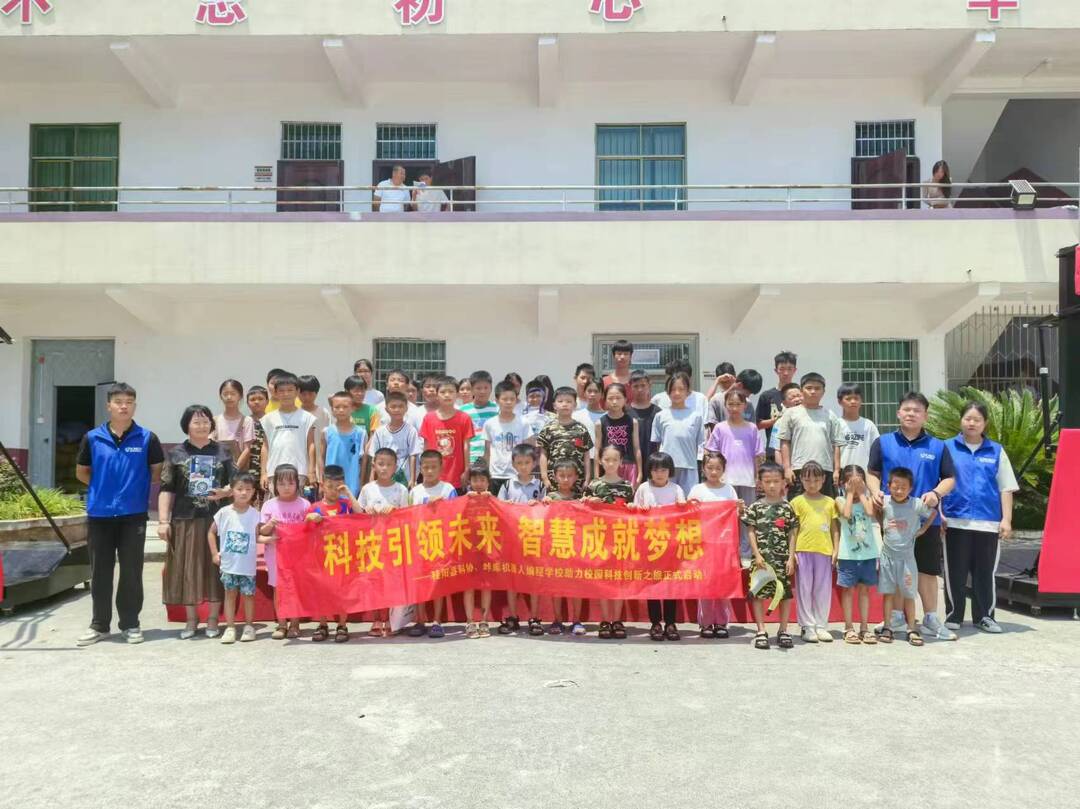 县科协携手咔库机器人学校开展校园科技创新之旅活动