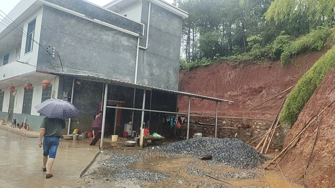 洋市镇 : 闻“汛”而动    人大代表在防汛一线彰显担当