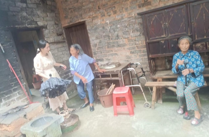 县气象局：让党旗飘扬在抗台风气象服务一线