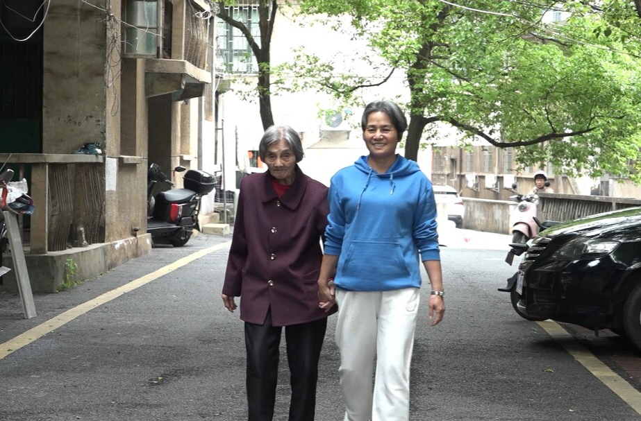 第二届桂阳县道德模范人物展播丨张小红：扎根志愿服务 照亮前行之路