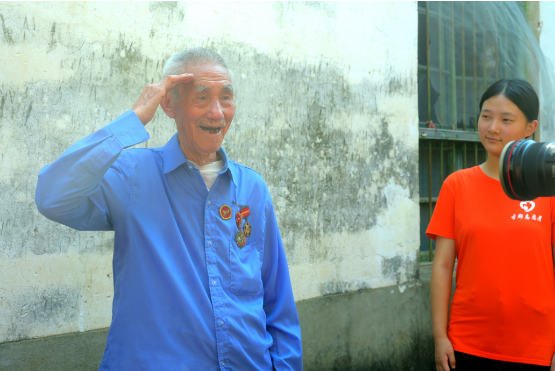 “八一”建军节：我为“老兵”拍张照