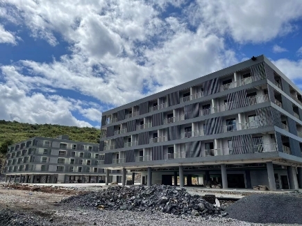 深入推进“六大新行动” 全面实施“八大行动”  湖南嘉慧智能家居：加速扫尾  项目现场“热”力十足