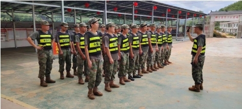 仁义镇组织应急民兵队驰援资兴抗洪救灾