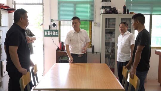 深入推进“六大新行动” 全面实施“八大行动”｜巫初华检查督导当前重点工作