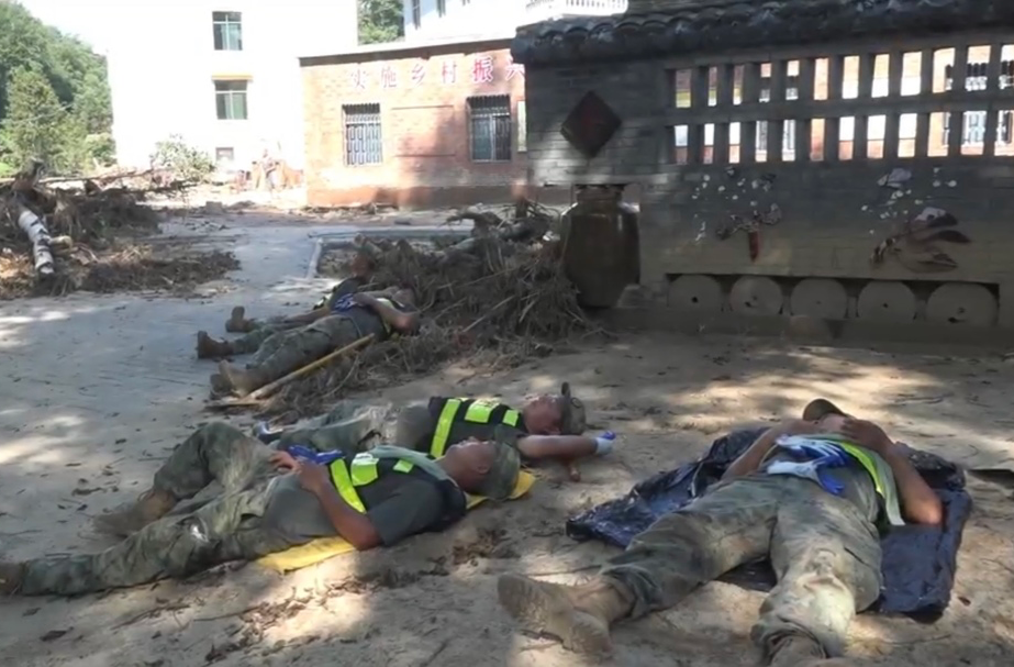 桂阳对口帮扶资兴民兵分队:抢修清理连轴转  全面加快重建工作节奏