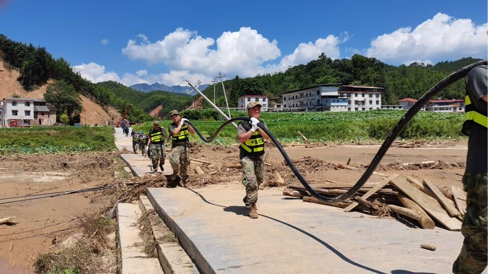 桂阳对口帮扶资兴民兵分队: 抢修清理两不误  全力推进抢险救援和恢复重建工作