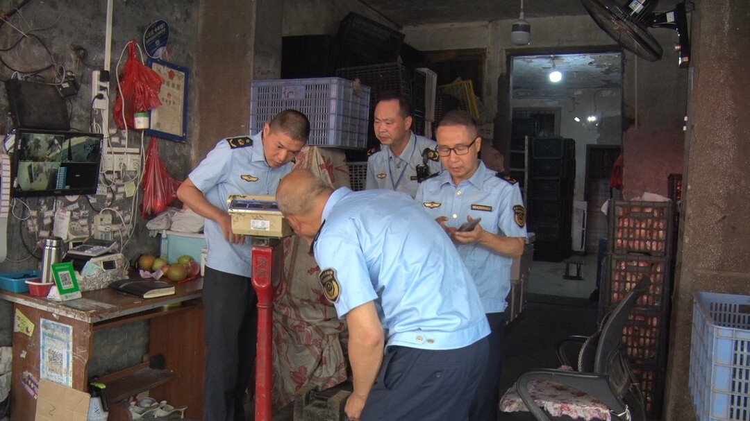 县市场监督管理局重拳出击  严查“鬼秤”