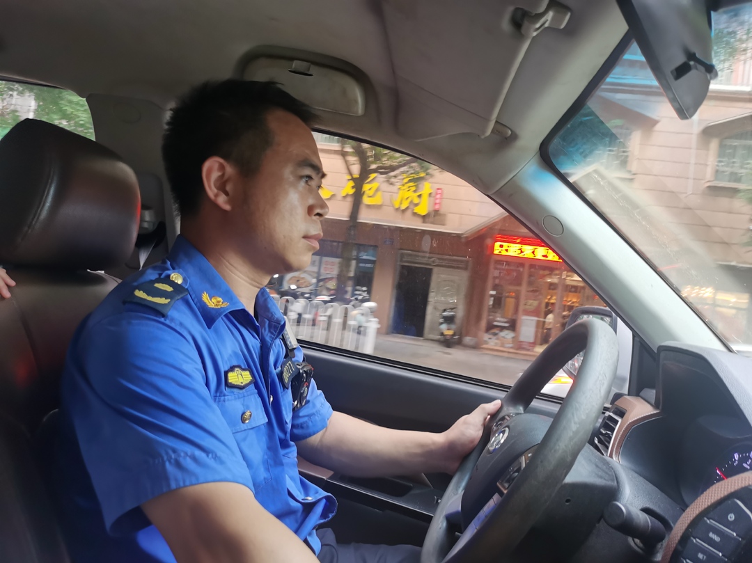 新时代文明实践在桂阳丨萌娃走丢巧遇城管送回 家长送锦旗致谢