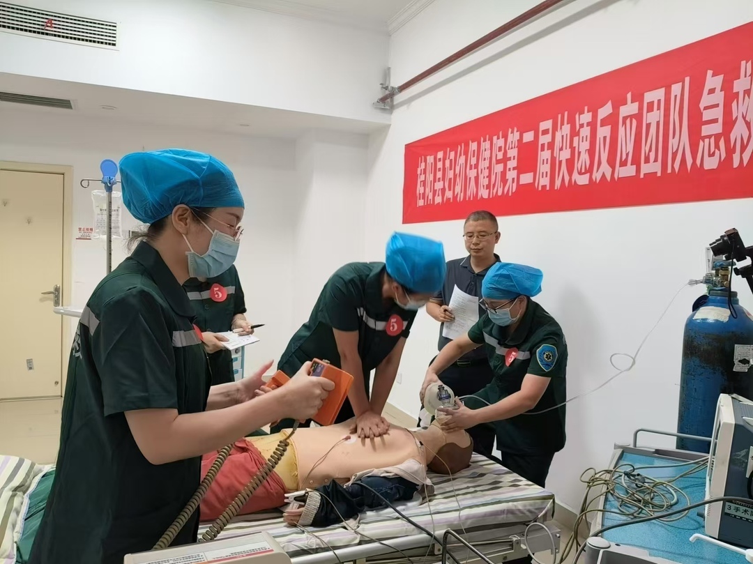 庆祝第七届“中国医师节” 县妇幼保健院举行急救技能比赛