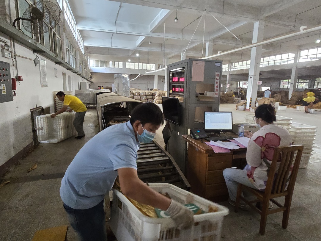 深入推进“六大新行动” 全面实施“八大行动”|烟叶收购评级忙 烟农丰收笑开颜