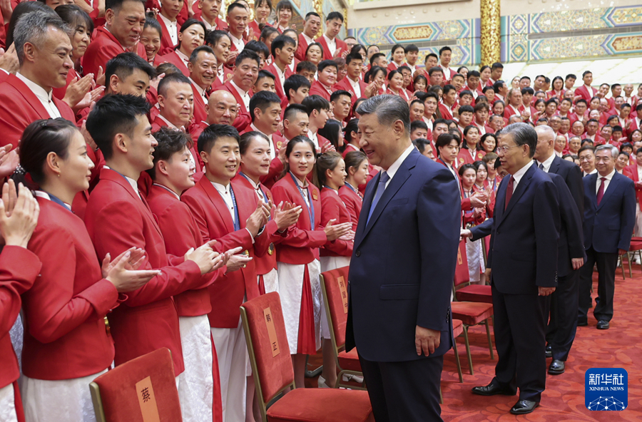 习近平在接见第33届奥运会中国体育代表团时强调 戒骄戒躁 再接再厉 为建设体育强国再立新功