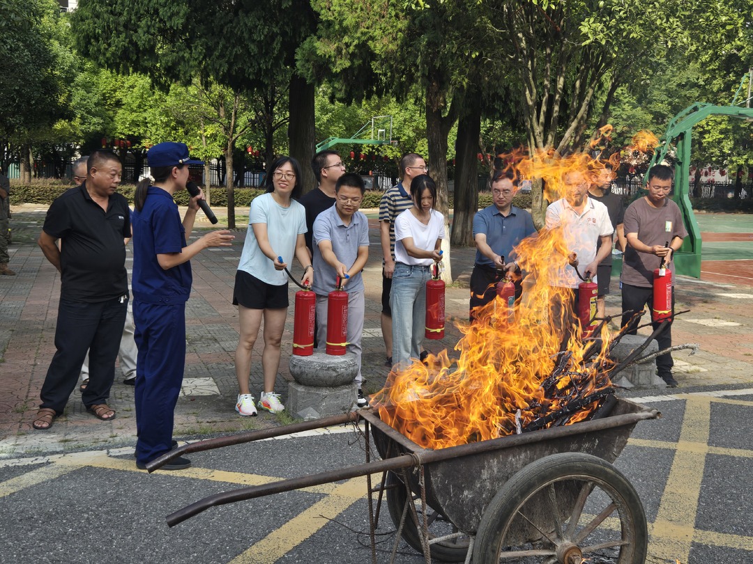 縣消防救援大隊：開學(xué)季消防安全宣講進(jìn)校園 筑牢防火安全墻