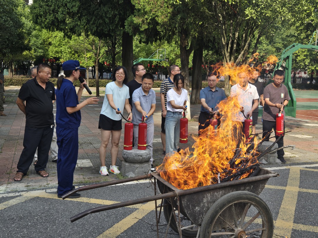 县消防救援大队：开学季消防安全宣讲进校园 筑牢防火安全墙