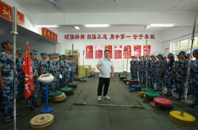 开学第一课|冠军精神进校园 榜样力量向未来