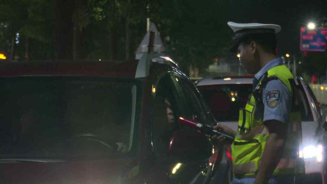 安全生产在线丨县交警大队开展夜查行动守护道路交通安全
