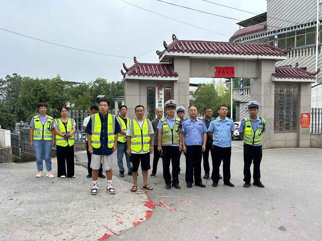 践初心 办实事 |  四里镇开展夏季道路交通安全专项整治行动