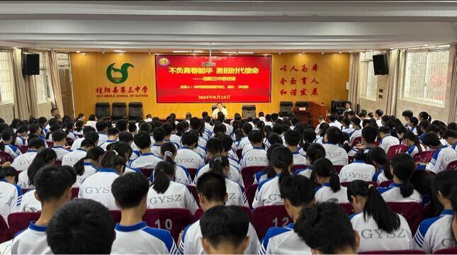 李志强调研校园及周边安全工作暨上思政课