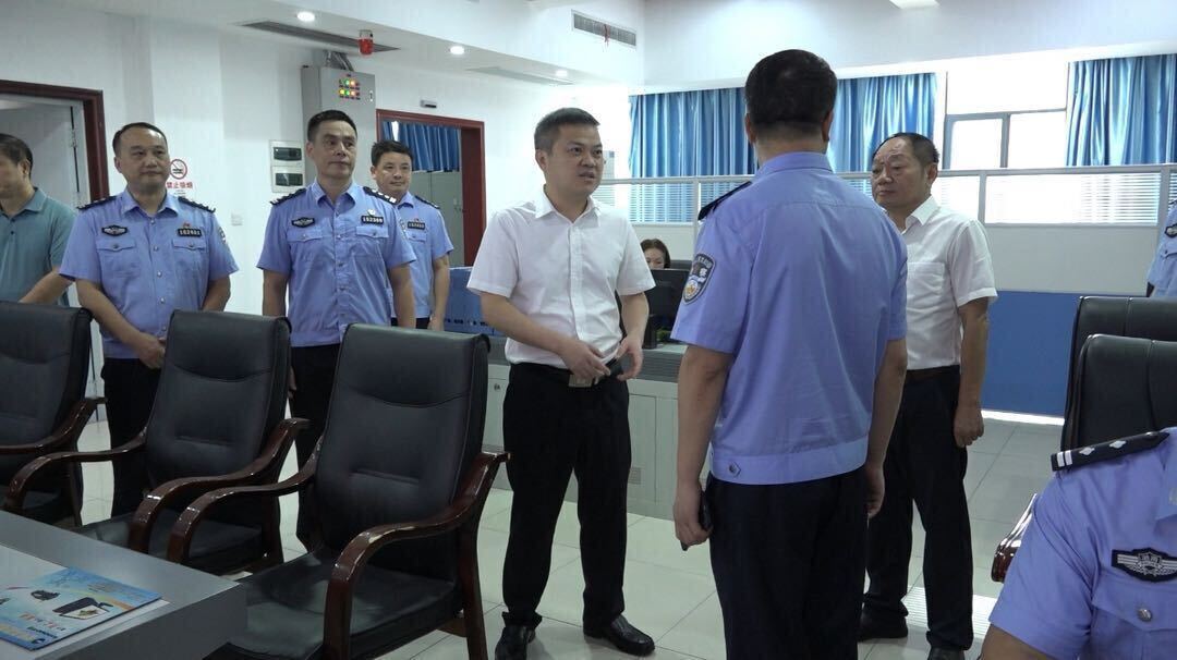 深入推进“六大新行动” 全面实施“八大行动”｜ 巫初华检查督导交通安全和值班值守工作
