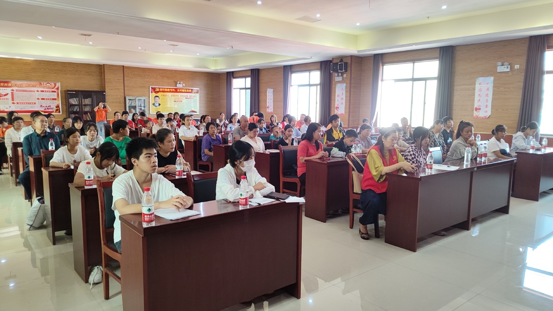 我县举行“为爱前行，共护成长”馨心公益助学金发放活动