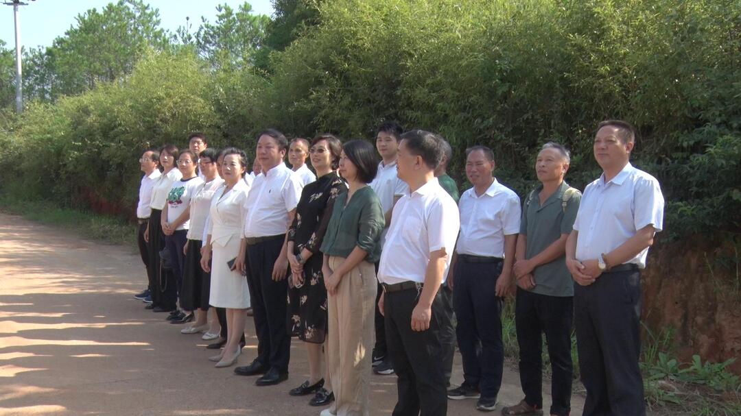 县农业产业人大代表联络站揭牌成立