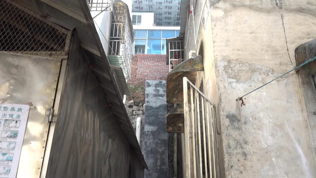 践初心 办实事 | “四下基层”推动排污改造暖民心