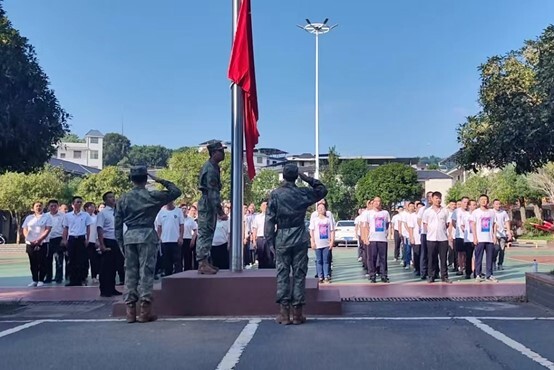 敖泉镇：举行升旗仪式 共庆祖国华诞