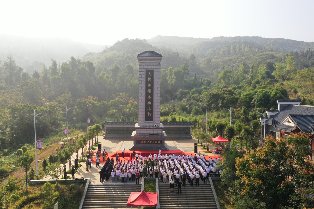 我县举行烈士纪念日公祭活动：继承英烈遗志  传承红色基因