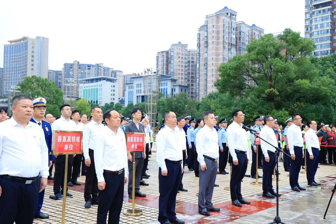 热烈庆祝中华人民共和国成立75周年 | 我县举行国庆升国旗仪式