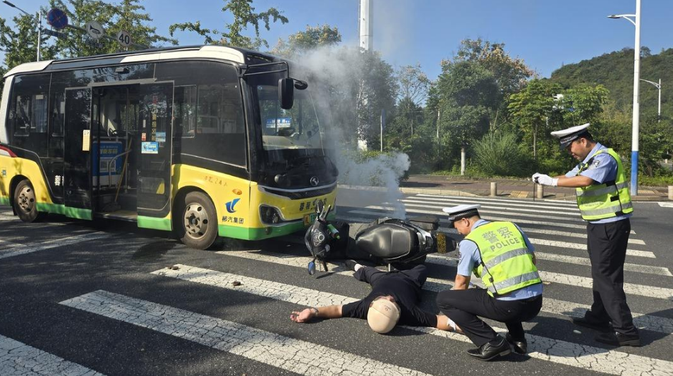 安全生产在线|我县开展国庆出行交通安保应急演练