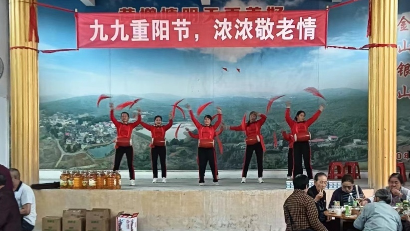 樟市镇：人大代表联络站助力尊老敬老新风尚