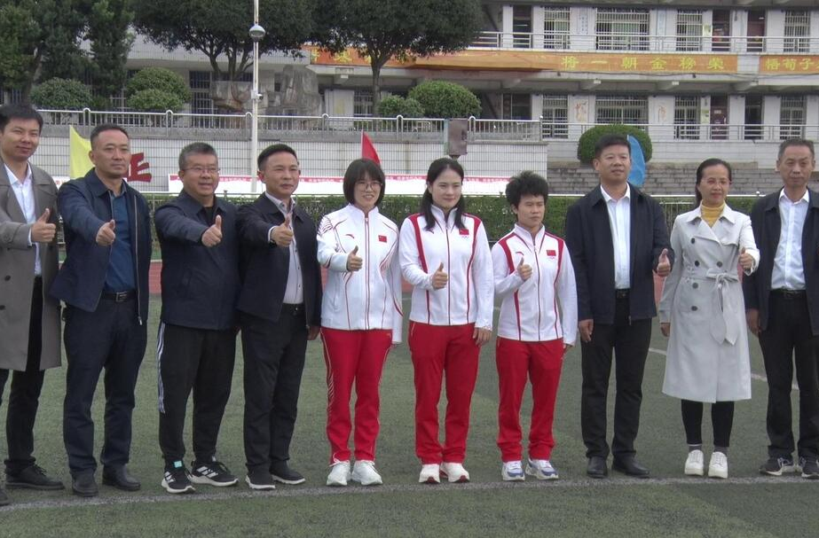 冠军之城丨奥运冠军回母校 与师生共话青春梦想