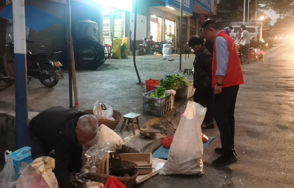 雷坪镇：规范赶集市场秩序 让“烟火气”更有“文明味”