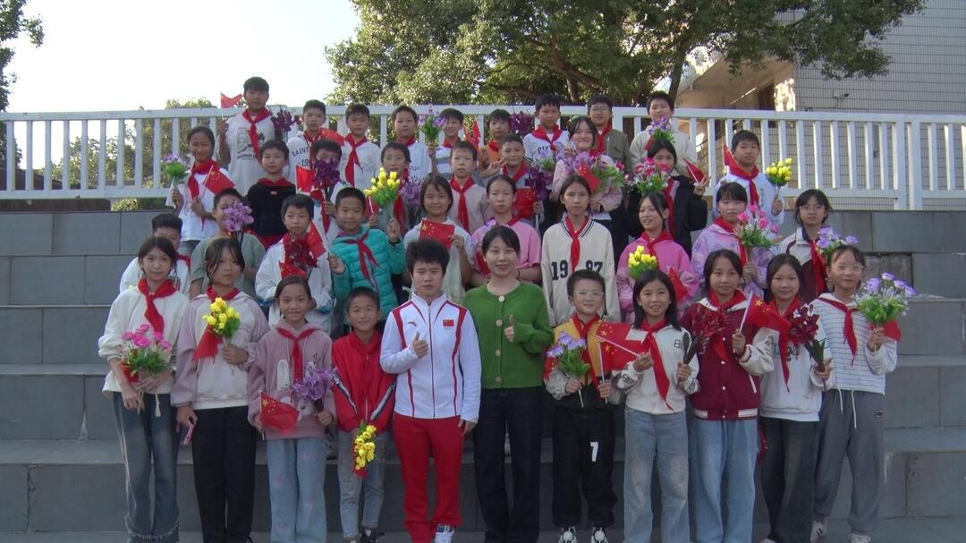 冠军之城 丨奥运冠军荣归母校  激励学弟学妹逐梦前行