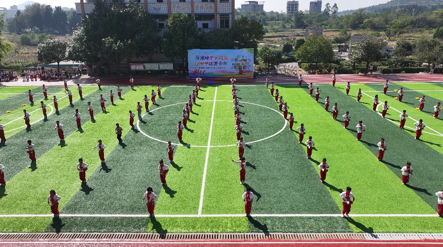 流峰中心校举行第二届武术操比赛
