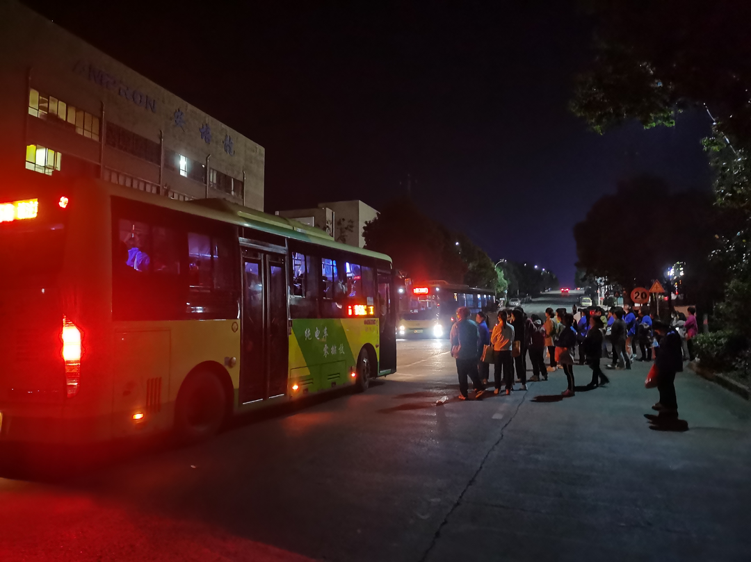 桂阳高新区：企业赶制订单忙 服务专员来助力