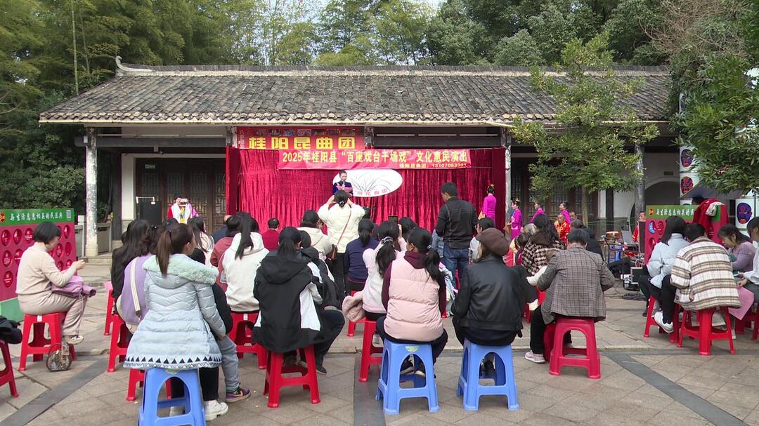 新春走基层 | “百座戏台千场戏”文化惠民演出走进龙潭街道