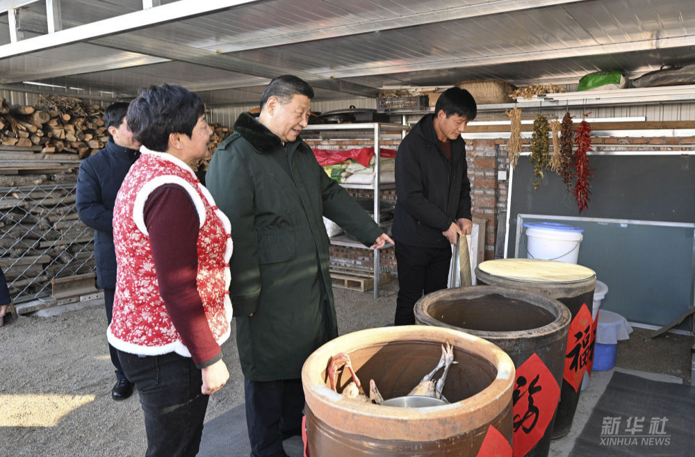 习近平在辽宁葫芦岛市看望慰问受灾群众