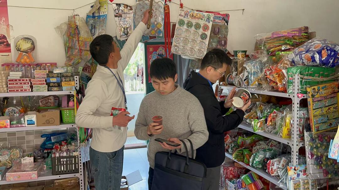 ﻿四里镇：严管农村“小卖部” 筑牢食品“大安全”
