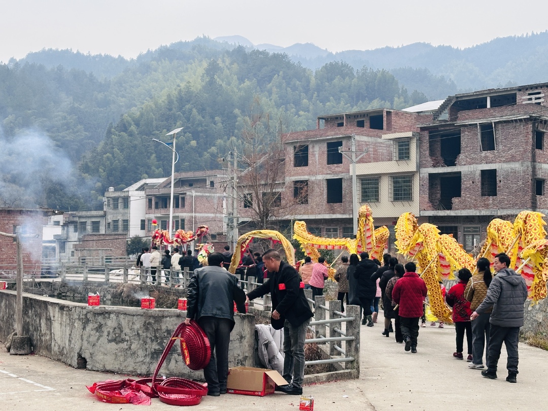 ﻿白水瑶族乡风俗年味之七——舞龙游街，庆元宵人民群众文化生活丰富多彩