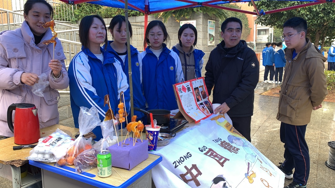 龙潭中学举行九年级新春喜乐会