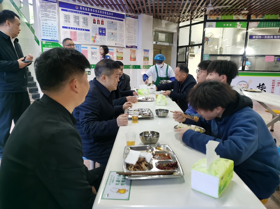 ﻿巫初华调研教育工作