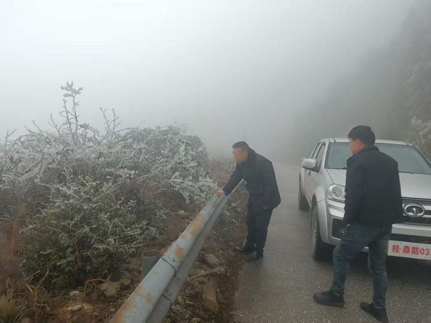 白水瑶族乡：积极应对低温雨雪冰冻天气 全力保障群众出行安全