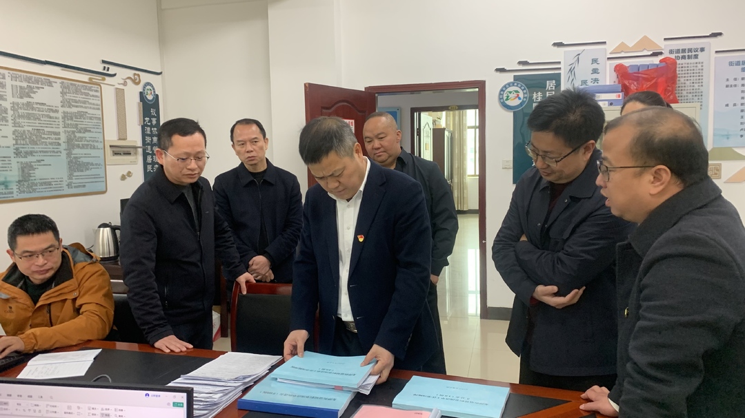 巫初华专题调研乡镇（街道）履职事项清单编制工作