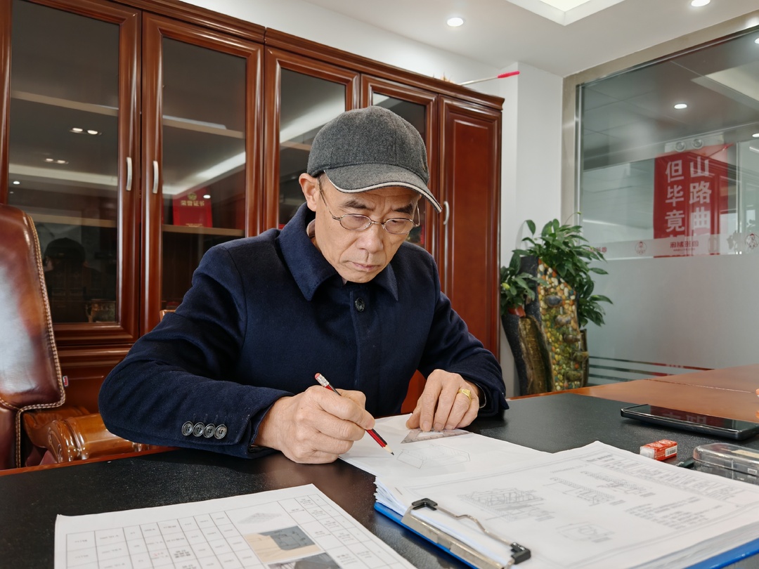 劳动光辉耀蓉城｜莫乙刚：以实干创新为实木家具行业添彩