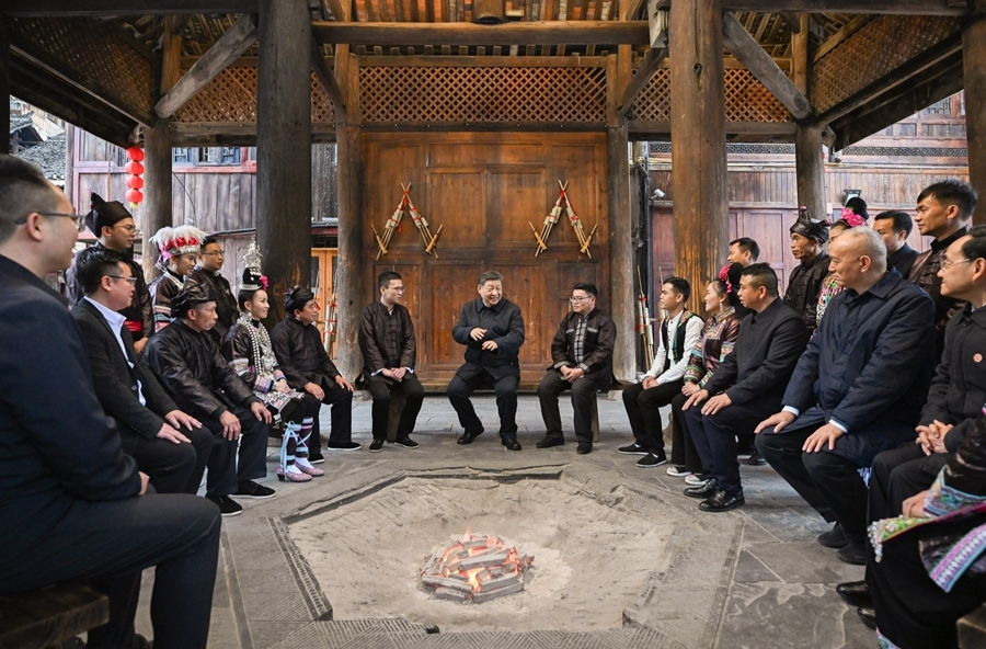 学习进行时丨习近平总书记的“板凳座谈会”