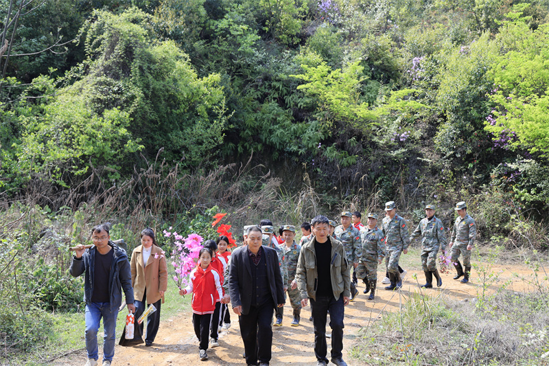 我们的节日·清明丨五代相传91载 接力守护红军墓