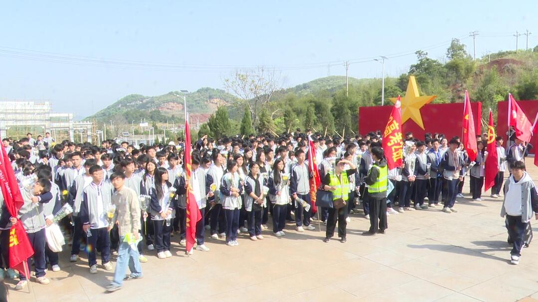 我们的节日•清明丨县职业技术教育学校师生徒步祭英烈 传承红色精神