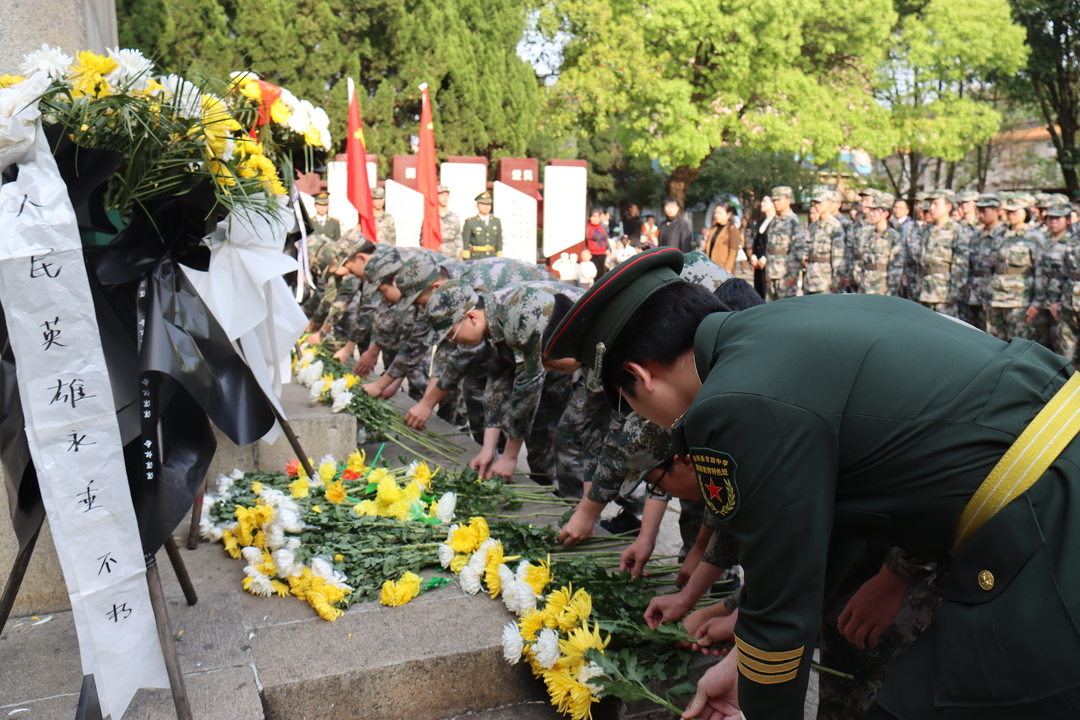 甘甜中学：清明祭英烈，国防教育与红色传承共前行
