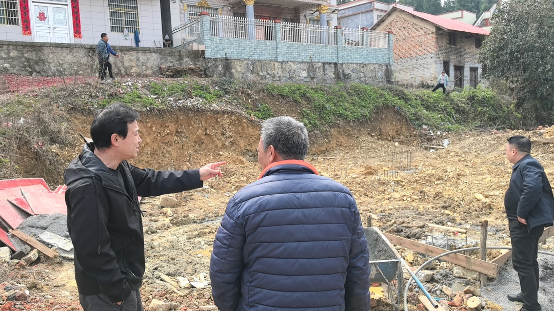 四里镇人民调解委员会：建房纠纷巧化解 邻里和谐共筑基